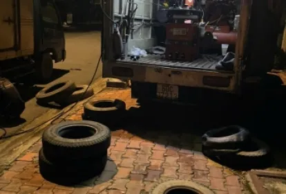 Hổ Trợ thay vỏ cho khách đêm khuya đường  Mỹ Phước Tân Vạn chuyên vỏ xe lốp xe mới củ 0902235532