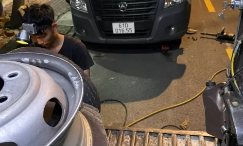 Vá Vỏ Lưu Động Cứu Hộ Vỏ,Lốp Xe Bình Dương Và Lân Cận 24/24 0902235532