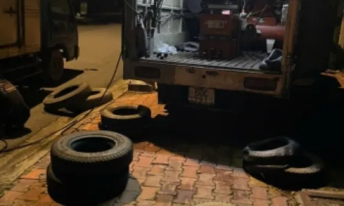 Hổ Trợ thay vỏ cho khách đêm khuya đường  Mỹ Phước Tân Vạn chuyên vỏ xe lốp xe mới củ 0902235532